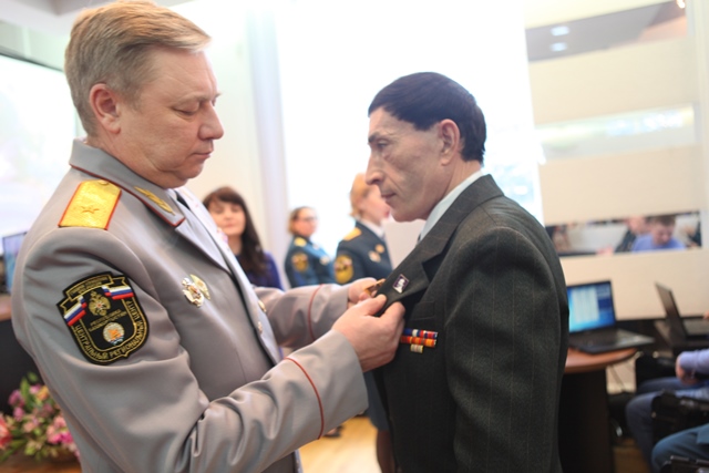 В Башкирии ветерана МВД наградили медалью за спасение двух детей на пожаре