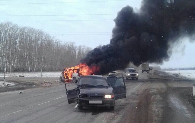 На трассе в Башкирии сгорел автомобиль Lada