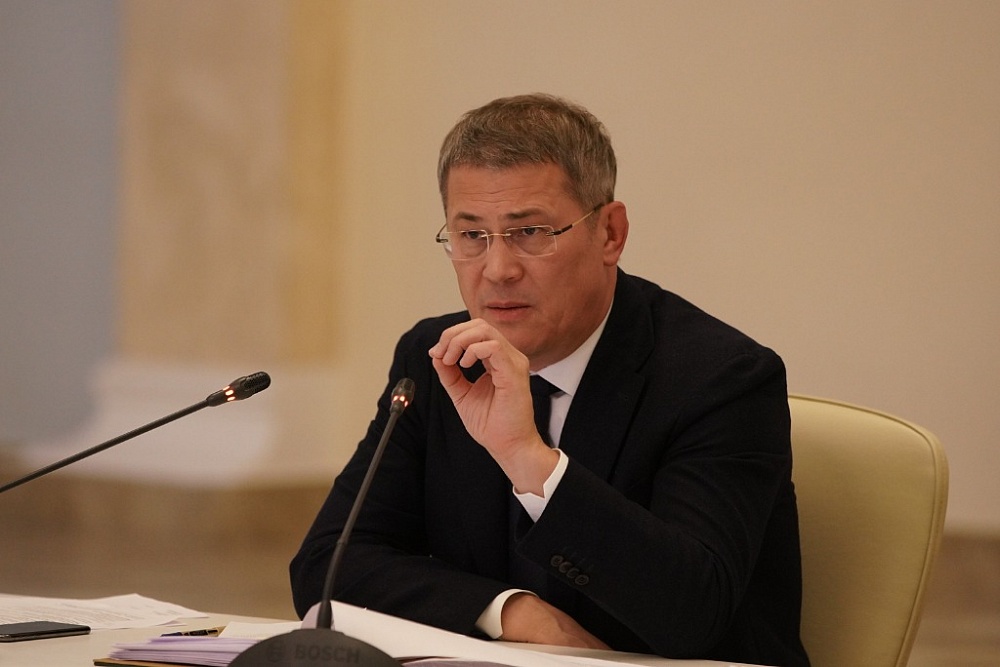Радий Хабиров возмутился работой некоторых чиновников и пообещал еженедельные проверки