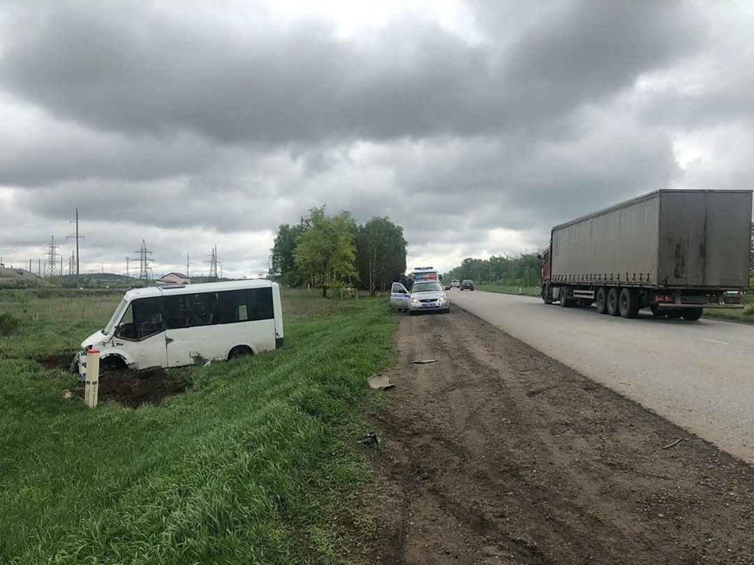 На трассе «М-5» в Башкирии столкнулись пассажирский автобус и грузовик