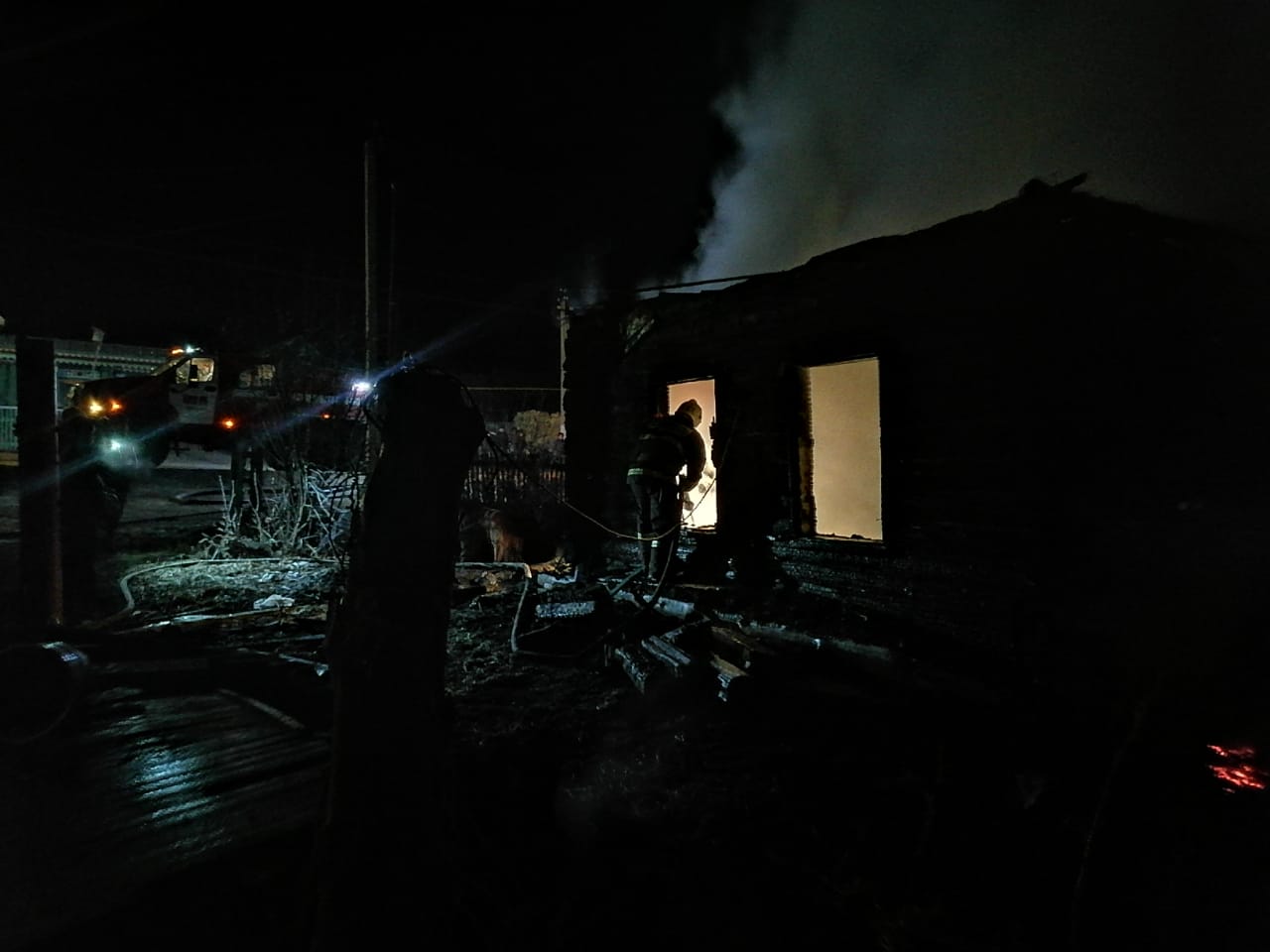 В Башкирии на пепелище нашли тела мужчины и женщины