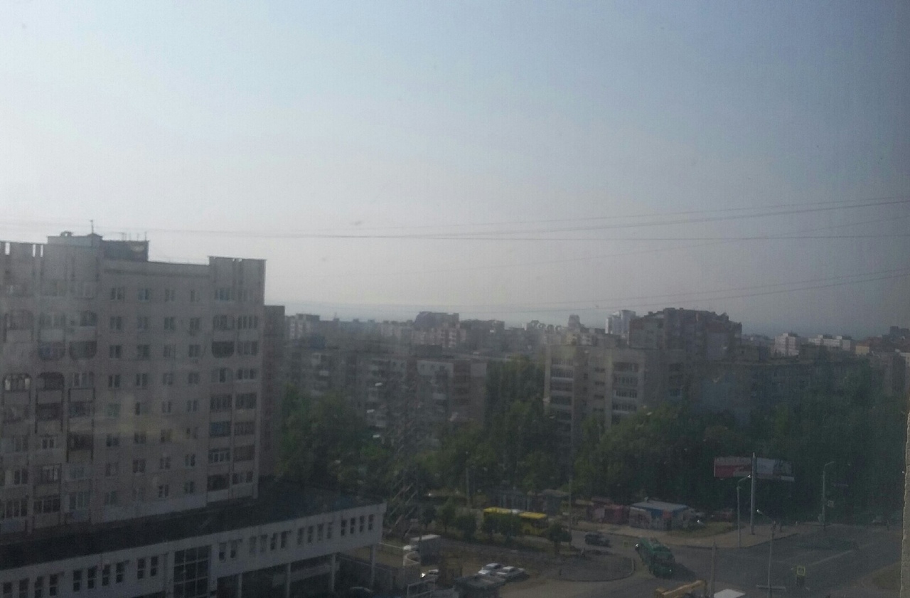 «Кружится голова, невозможно открыть окно»: Жители Уфы жалуются на смог и неприятный запах