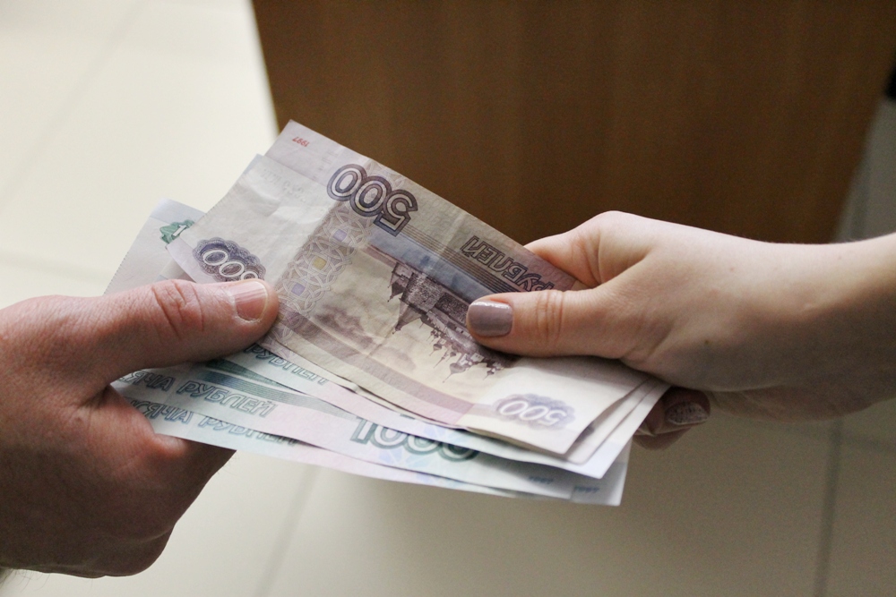 В Башкирии директор фирмы обрек себя на полумиллионный штраф, предложив судебному пристав взятку