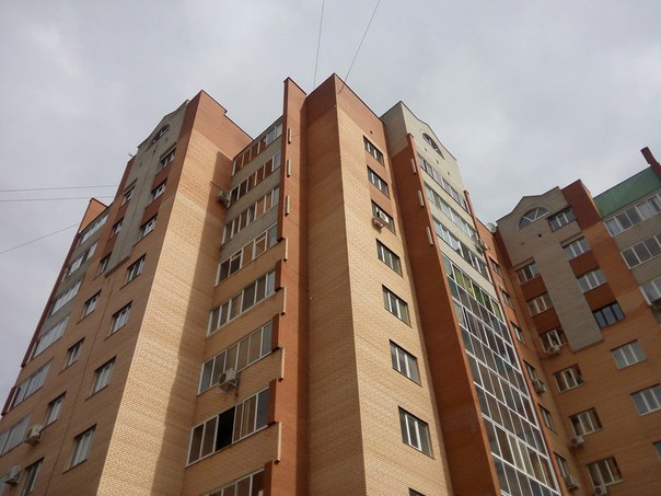 Спасатели предотвратили трагедию – В Уфе подросток едва не упал с балкона многоэтажки