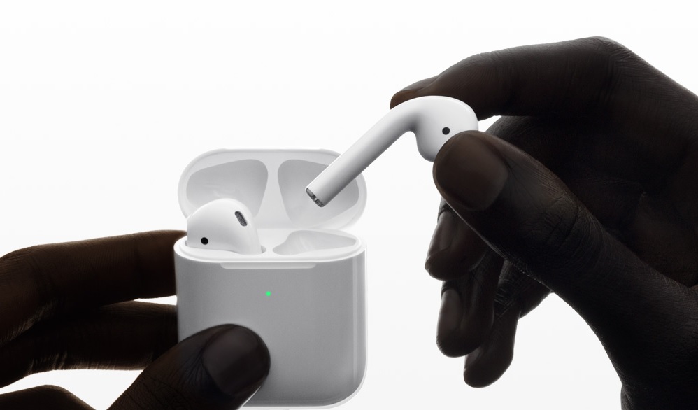 Компания Apple представила новые наушники AirPods