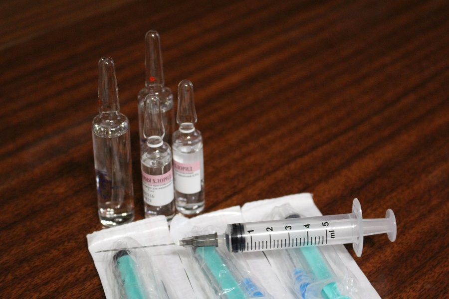 Радий Хабиров поручил оперативно провести вакцинацию от коронавируса в Башкирии