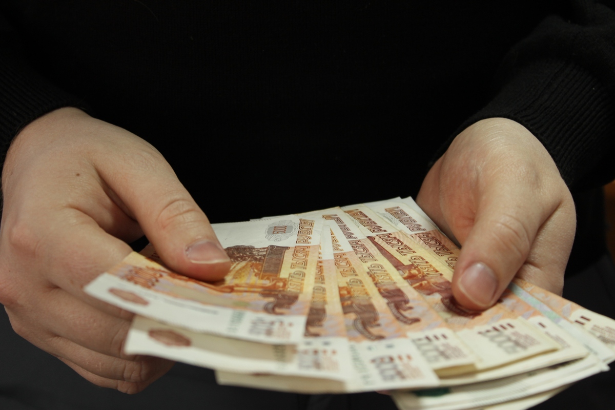 В Башкирии мошенница украла у пенсионера 30 тысяч рублей, снимая с денег «порчу»