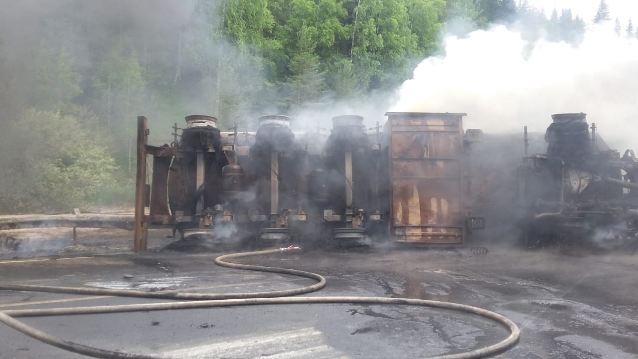 В Башкирии мужчина получил ожоги, пытаясь потушить загоревшийся бензовоз