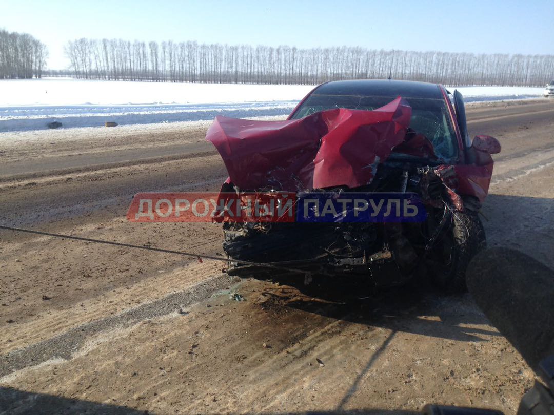 В Башкирии автомобиль врезался в трактор, пострадал ребёнок