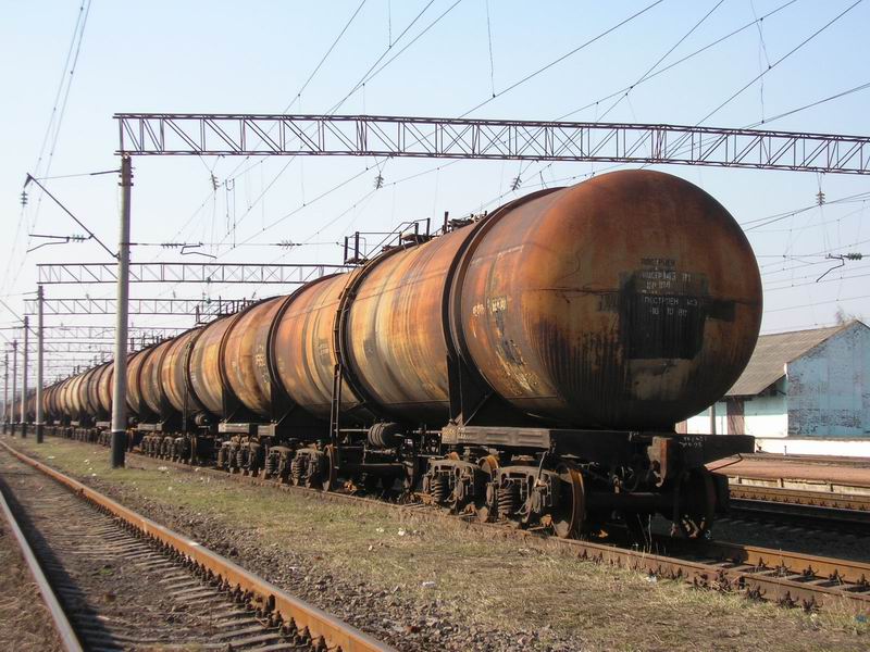В Уфе устранили утечку бензина на железной дороге