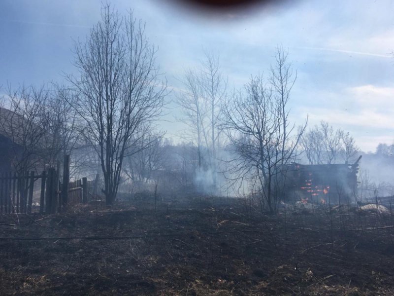 В Башкирии сгорели три заброшенных здания 