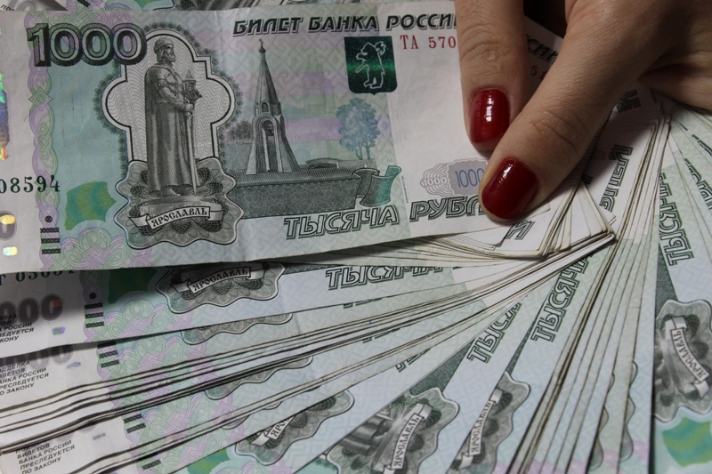 В Уфе сотрудницу банка, похитившую 43 млн рублей, направили под домашний арест