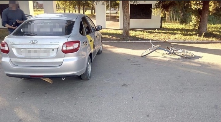 В Башкирии велосипедист устроил ДТП и попал в больницу