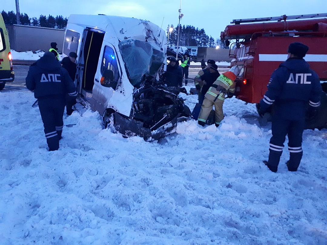 Автобус из Уфы попал в ДТП в Татарстане, два человека погибли