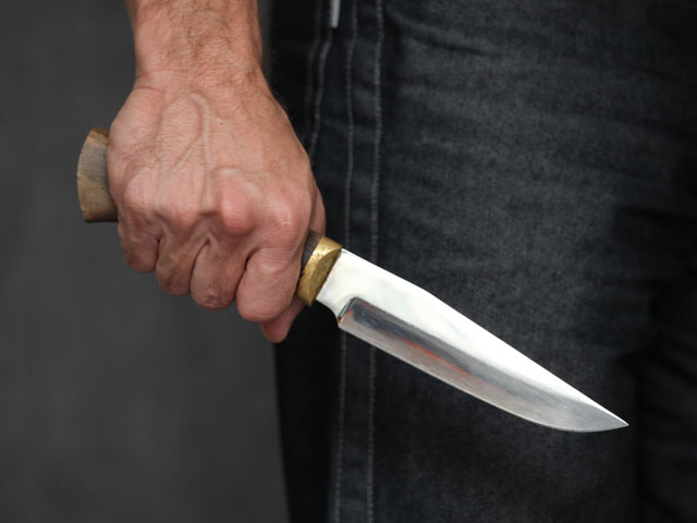 В Уфе трое грабителей ранили ножом продавца киоска