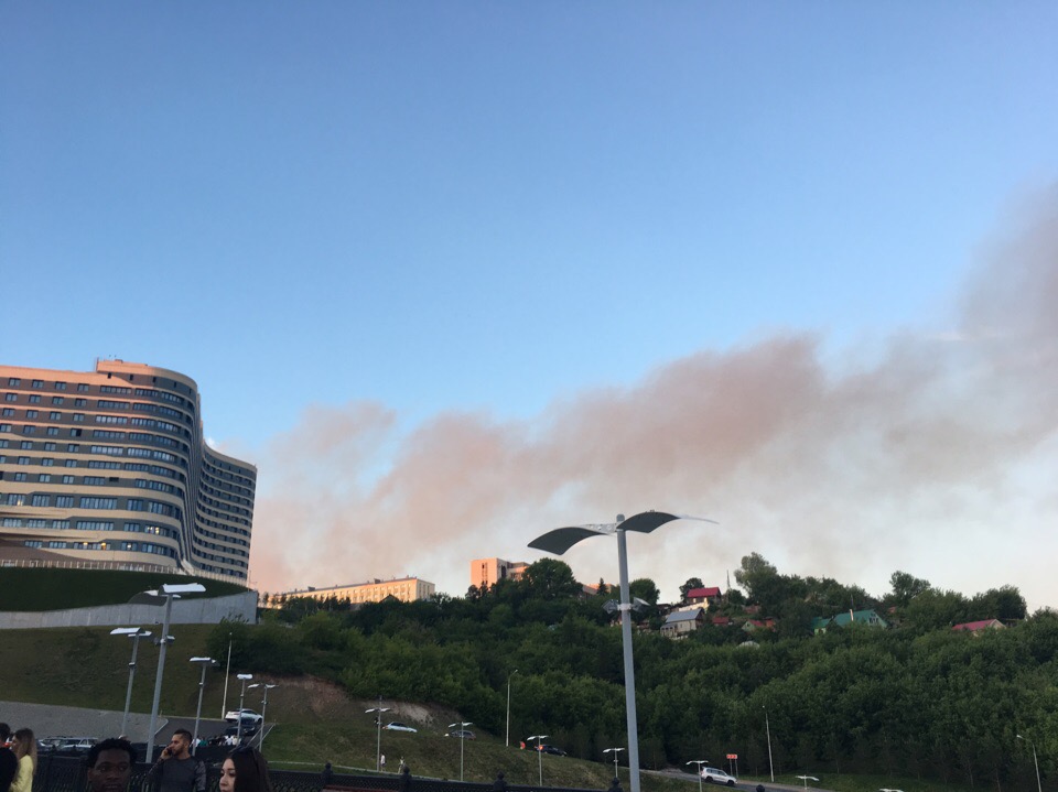 Дым от сильнейшего пожара в Уфе сейчас виден на половине территории города