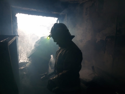 В Уфе на улице Зорге загорелась квартира – Пожарные спасли жильцов