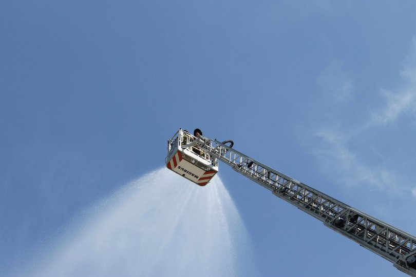 В Башкирии пожарные эвакуировали из горящего здания семь человек