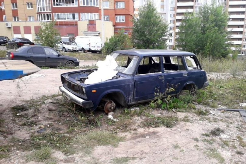 В одном из районов Уфы выявили 50 брошенных авто – Машинам грозит эвакуация