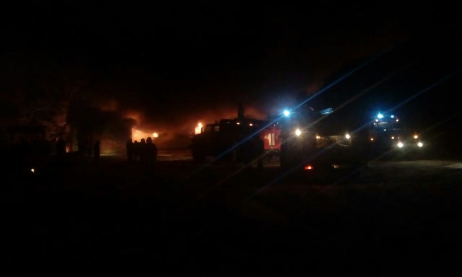 В Башкирии загорелось здание кафе