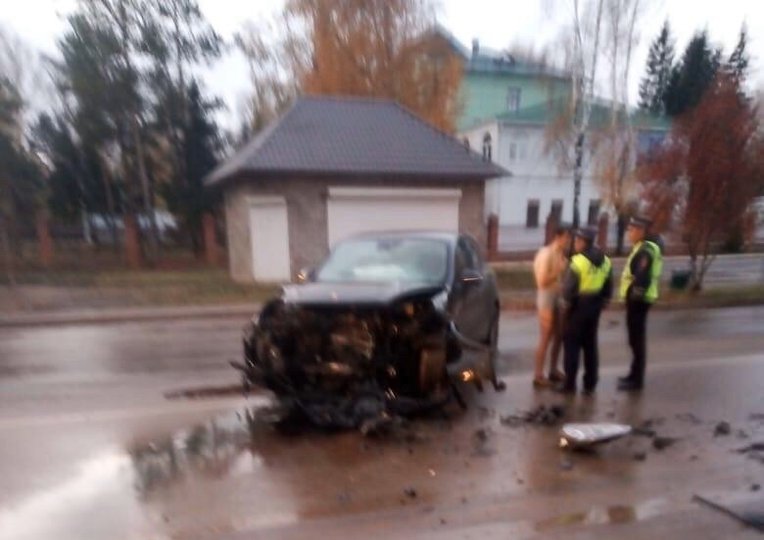 Видео: В Башкирии водитель без штанов на Porsche Caynne попал в ДТП 