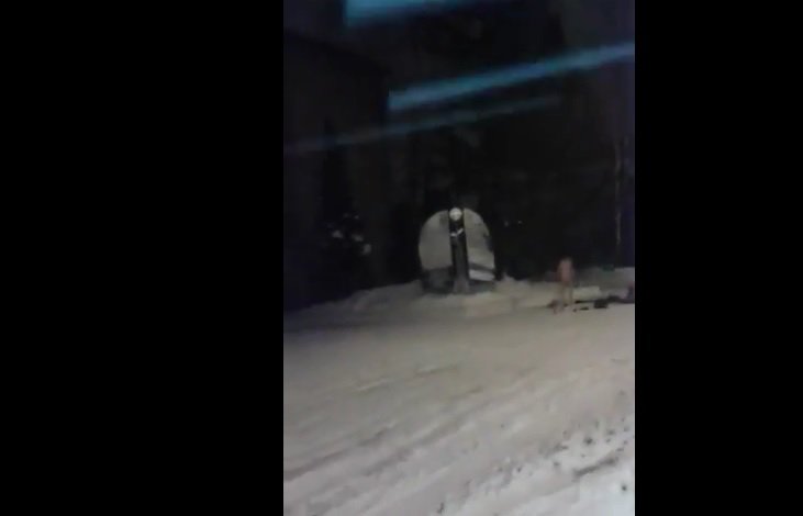 В Нефтекамске молодая пара занималась любовью на снегу перед вузом