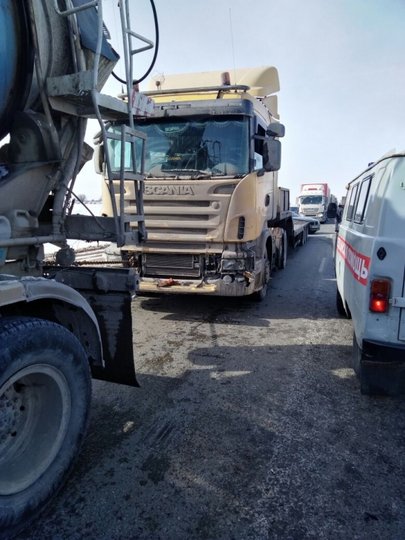 Массовое ДТП на трассе в Башкирии: Столкнулись четыре грузовика и «легковушка»