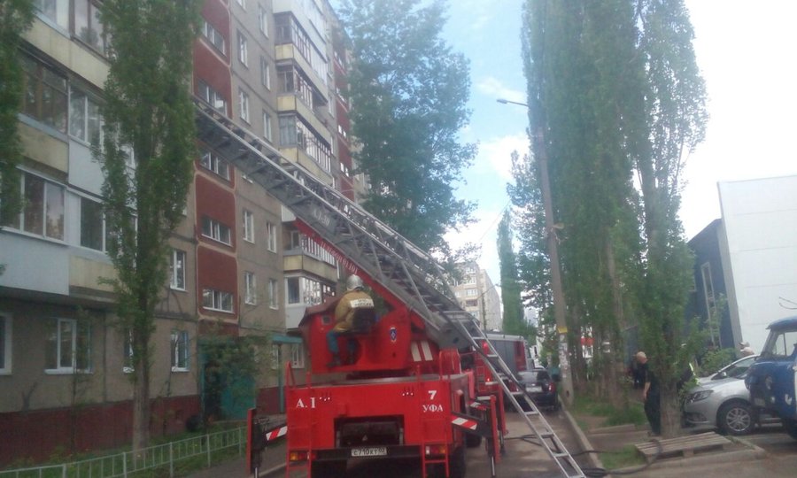 В Уфе спасатели предотвратили пожар в одном из жилых домов
