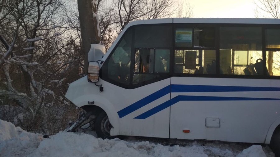 В Башкирии 14 человек оказались в больнице после аварии с микроавтобусом