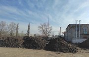 «Все это разносится по городу» – В Башкирии заметили оставленный около предприятия грунт