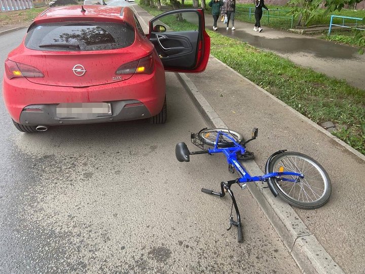 В Уфе пьяный велосипедист получил травмы головы после наезда на едущую впереди иномарку