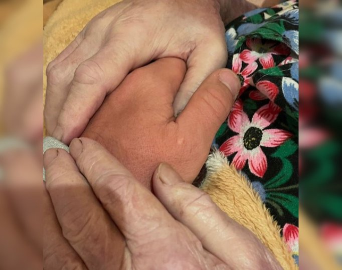 «На моих руках ушла»: У блогера Рустама Набиева умерла бабушка 