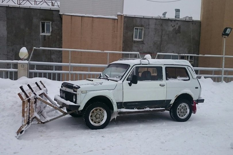 В Уфе из Нивы сделали снегоуборочную машину