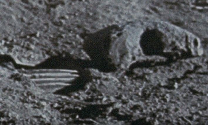 На Луне обнаружен череп инопланетянина