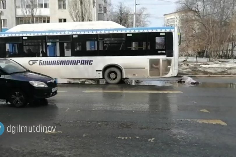 В ГИБДД Башкирии рассказали подробности аварии в Уфе, в которой мужчина погиб под колесами автобуса