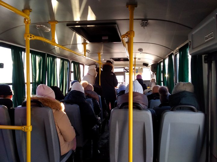 В уфимском автобусе мужчину застукали за непристойным занятием