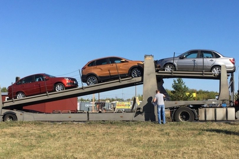 АвтоВАЗ начал поставки автомобиля Lada Xray Cross в дилерские центры