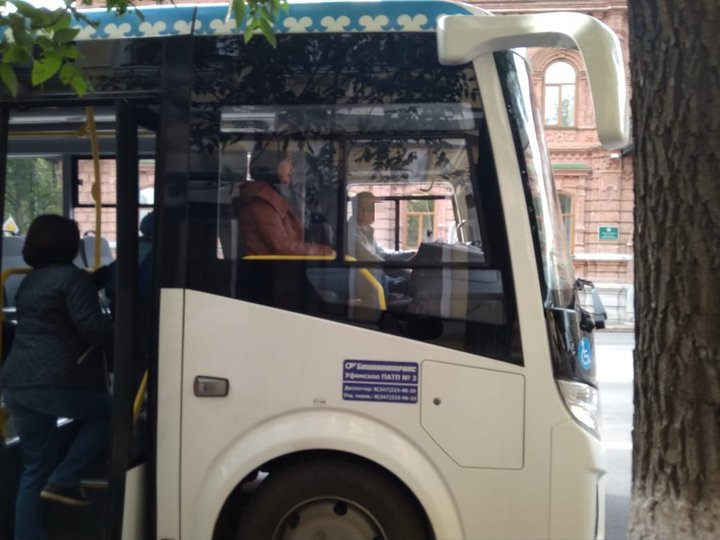 Жителей Уфы испугало поведение водителя нового автобуса