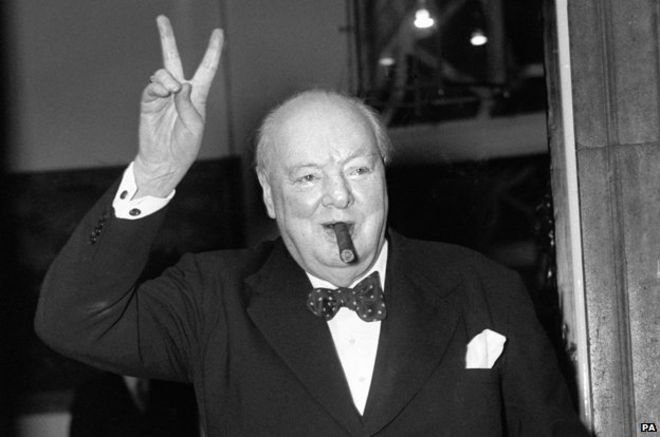 Британский мусорщик нашел на помойке личные вещи Уинстона Черчилля