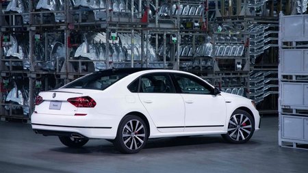 Volkswagen представила спортивную версию седана Passat