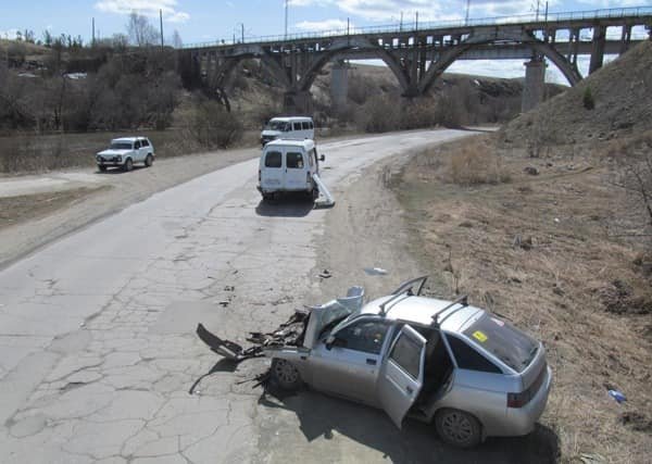 Смертельное ДТП: В Башкирии легковушка влетела в стоявший на остановке автобус