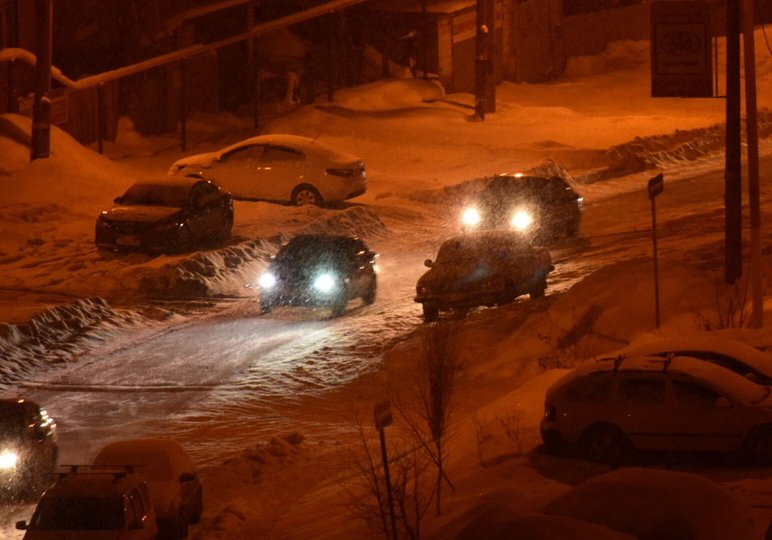 Сегодня лучше не выезжать – Уфа увязла в снегу на основных дорогах