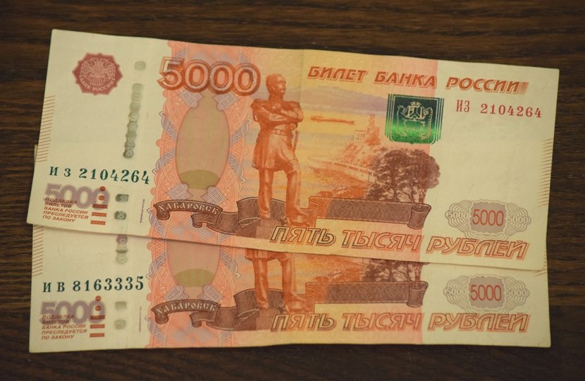 В Уфе мошенник под видом коммунальщика обменял пенсионерке деньги на купюру «банка приколов»