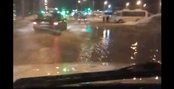 В Уфе затопило улицу Авроры 