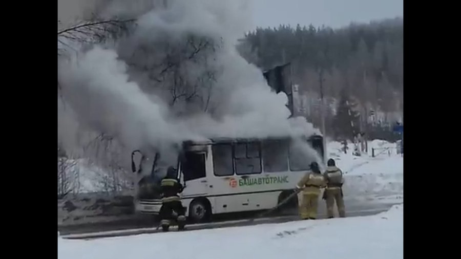 В Башкирии загорелся пригородный пассажирский автобус 