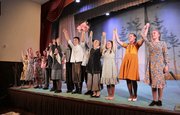 Радий Хабиров вместе с учителями посетил спектакль студенческого театра «Корос»