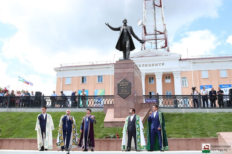 В Уфе открыли памятник народному поэту Башкирии