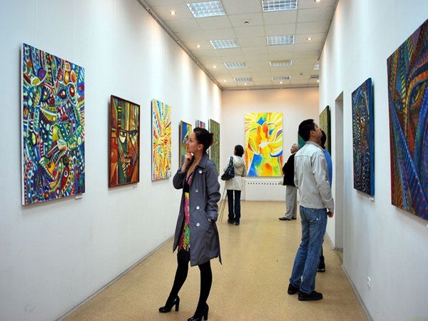 В Уфе открылась бесплатная выставка классического и современного искусства