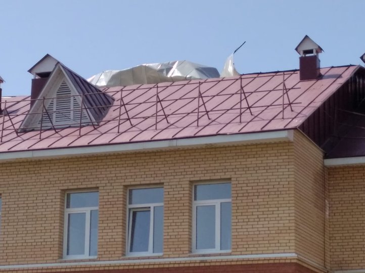 В Башкирии ветер повредил крышу больницы