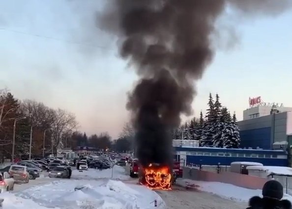 В Уфе возле Южного автовокзала сгорел автобус